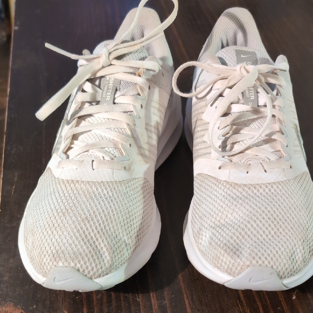 Nike White Athletic Shoes with Breathable Mesh Design